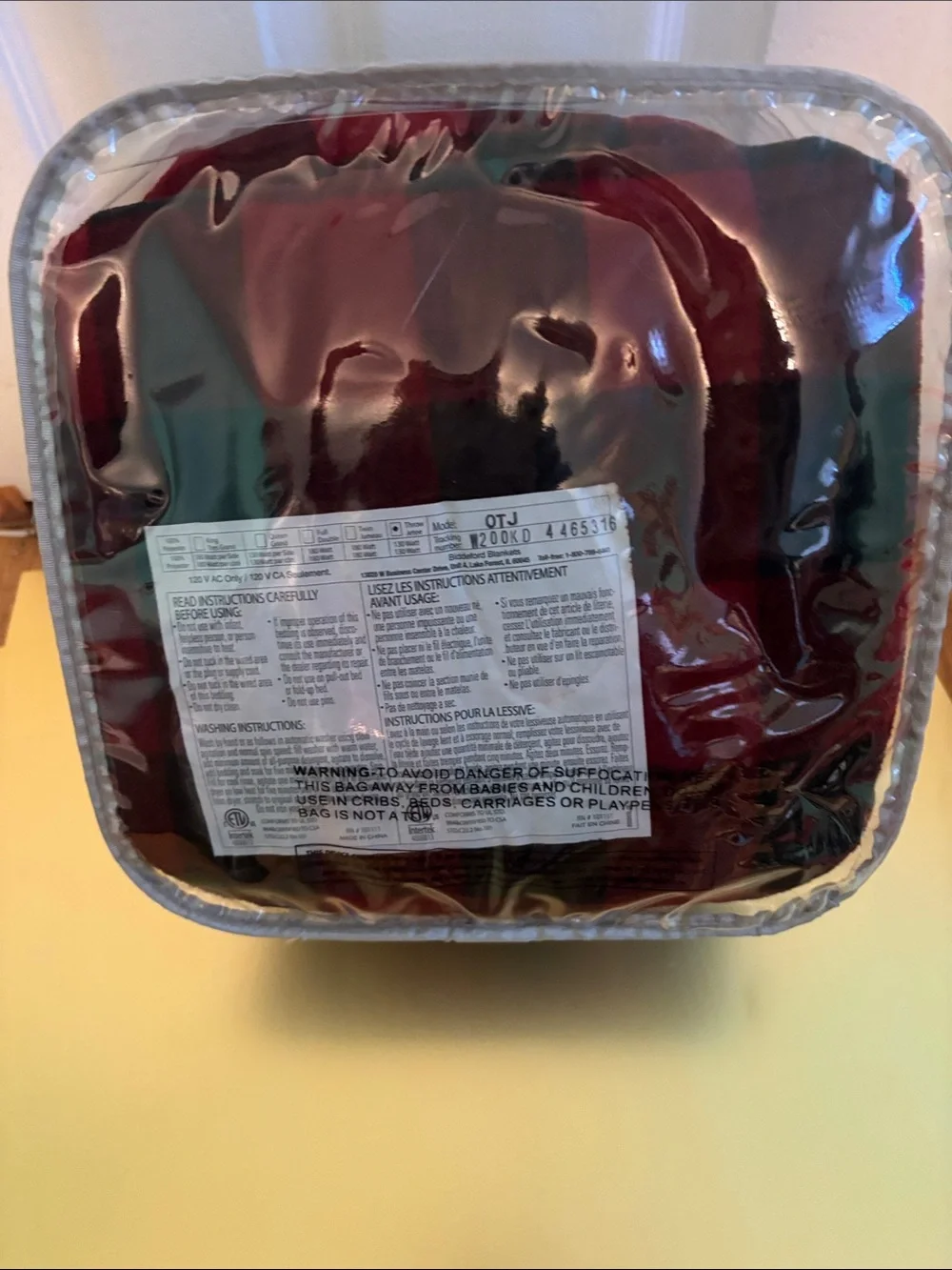 Brand New Biddeford Heated Microplush Throw in Red and Green